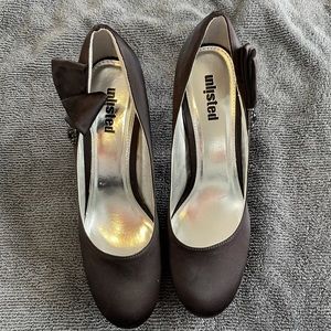 Unlisted Heels with Side Bow Size 10